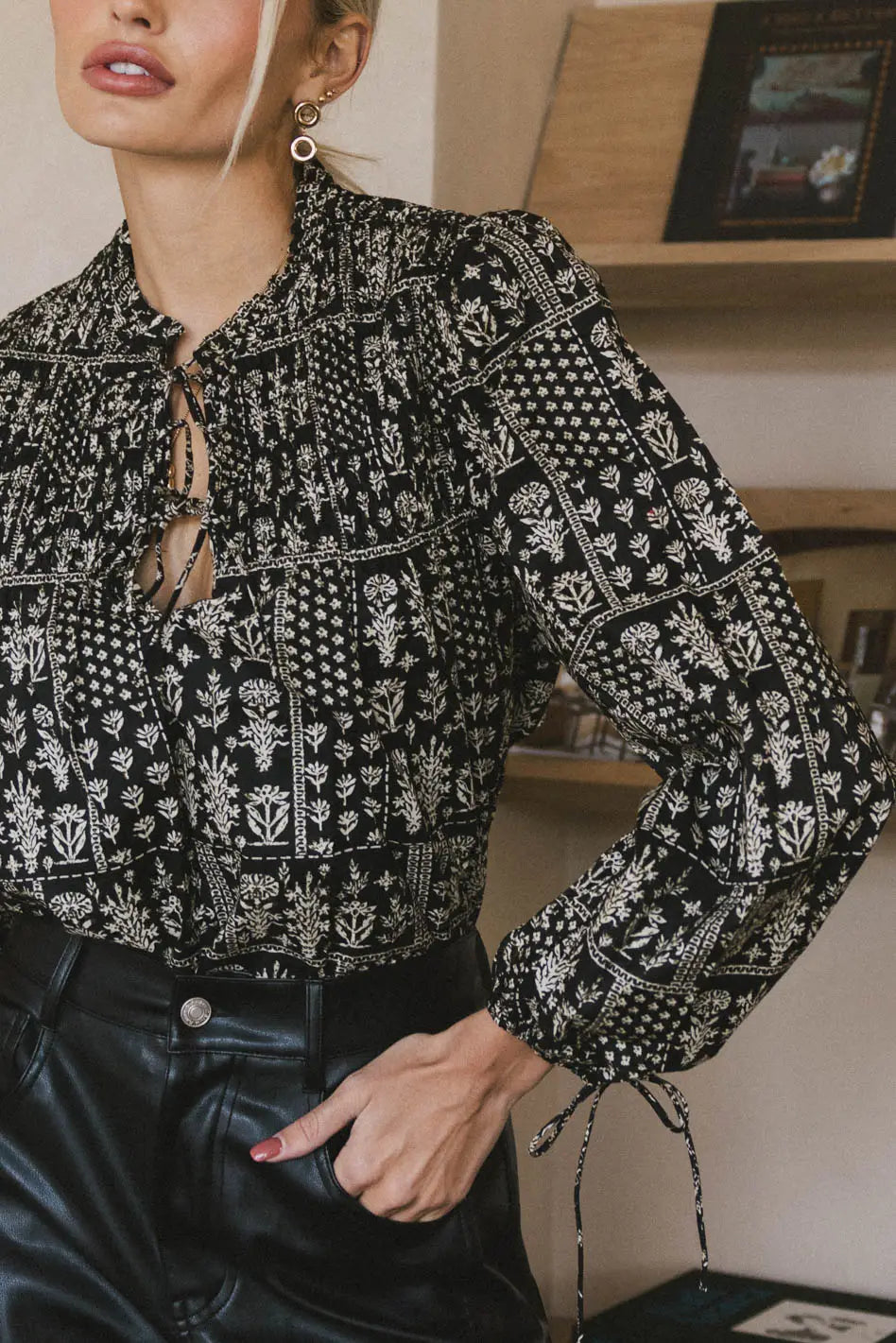 Woven top in black