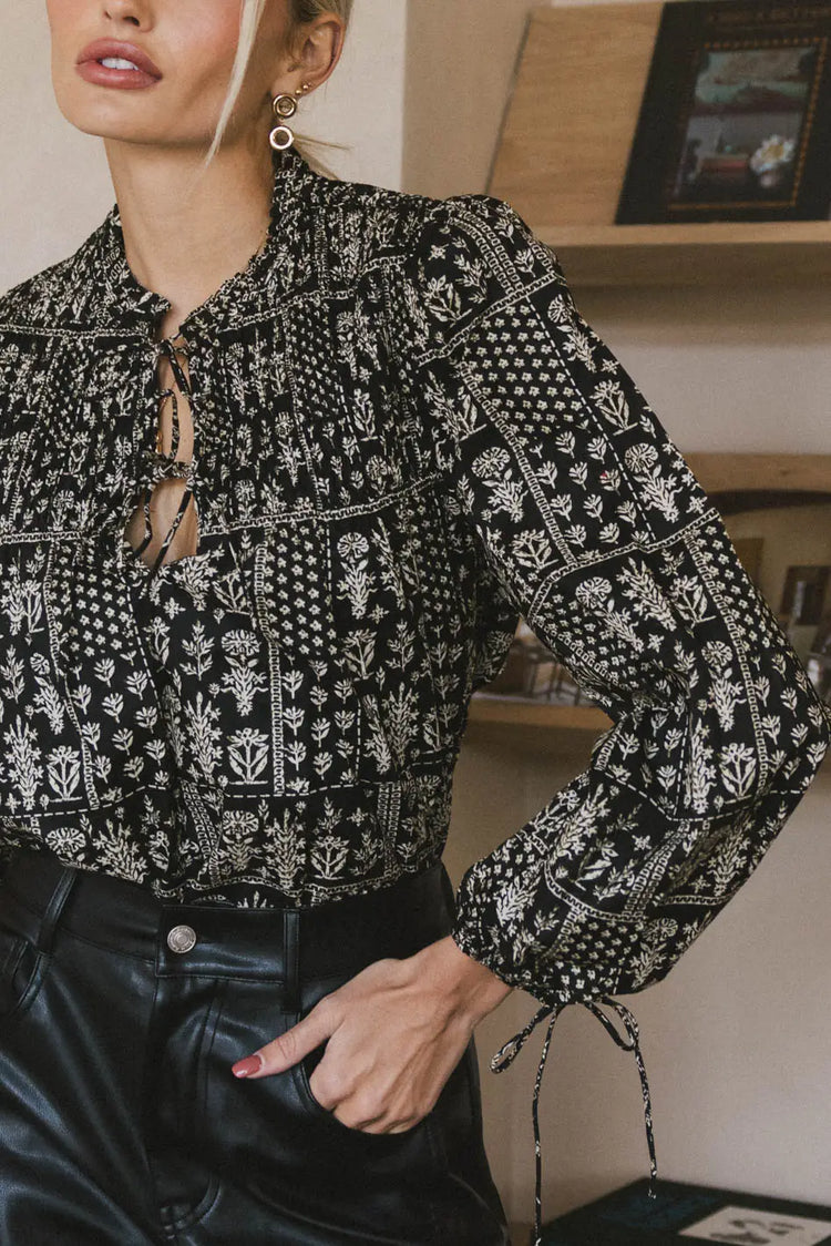 Woven top in black