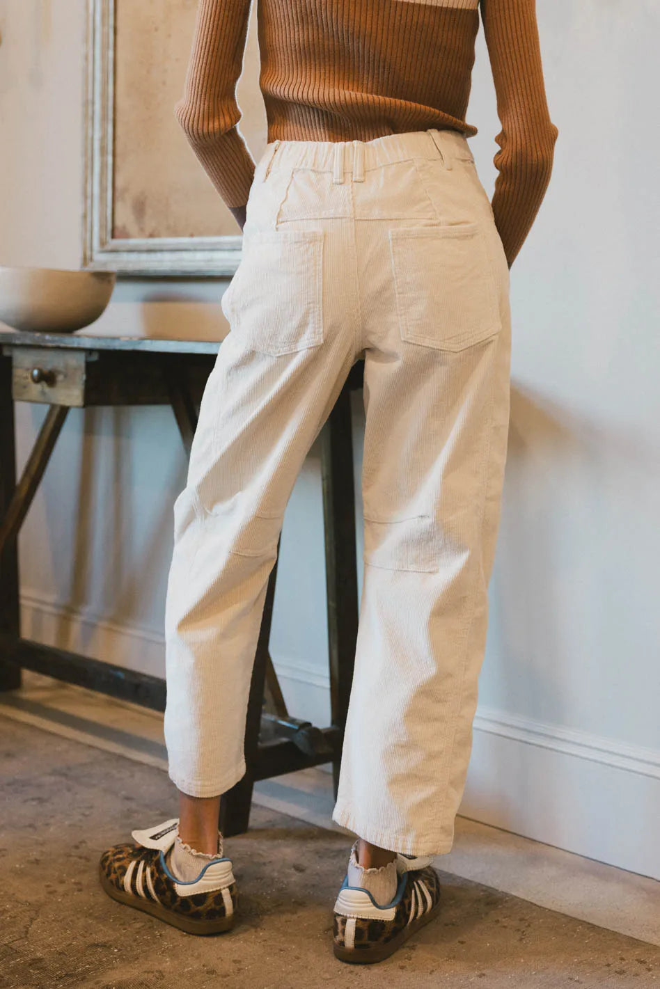Two hand pockets corduroy pants in cream