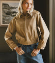Elastic hem jacket in brown
