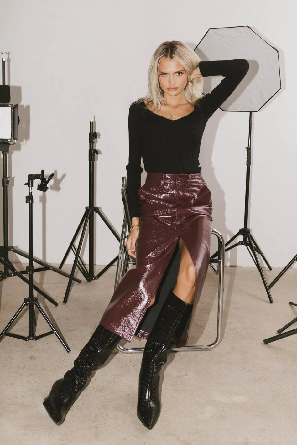 Front slit skirt in burgundy