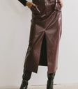 Leather skirt in burgundy