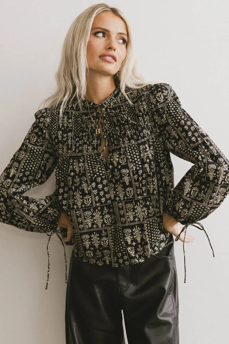 Blouse in black
