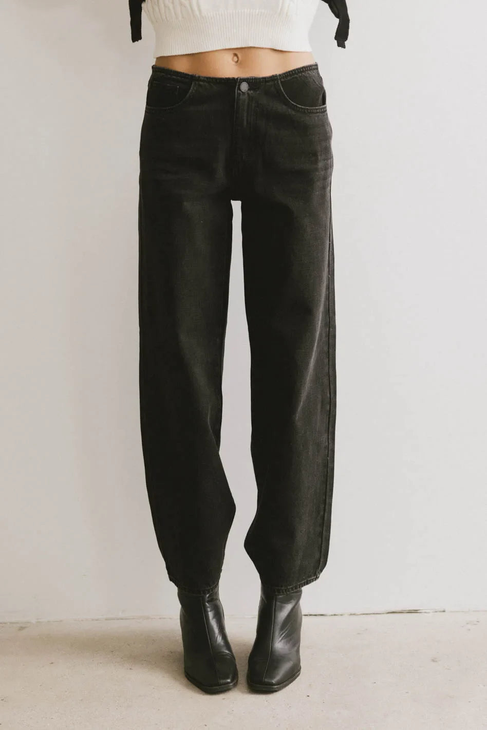 Low rise denim in black