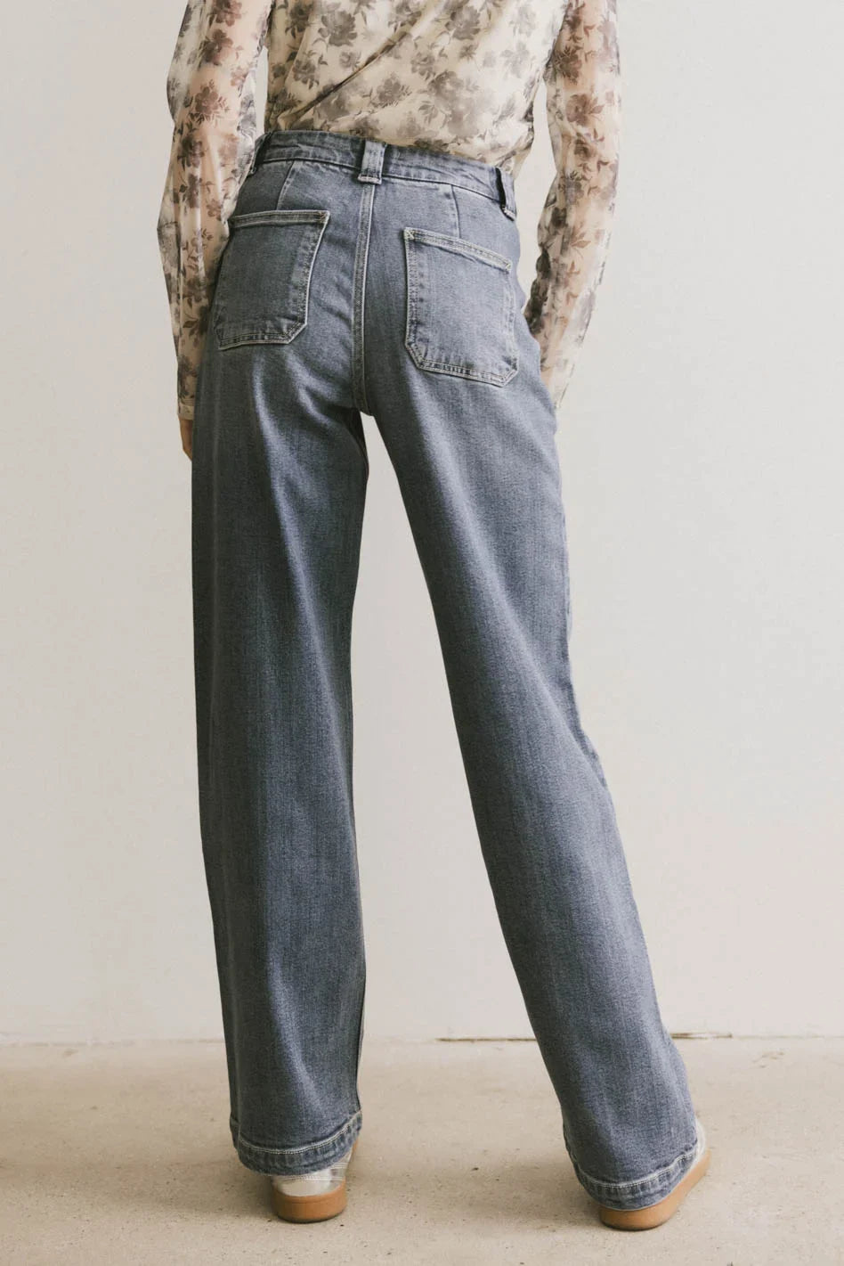 Two back pockets in blue
