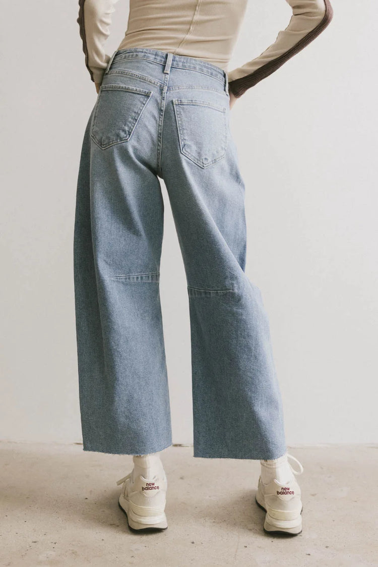 Two back pockets denim in light wash