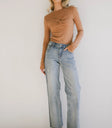 Two hands pockets denim in light wash
