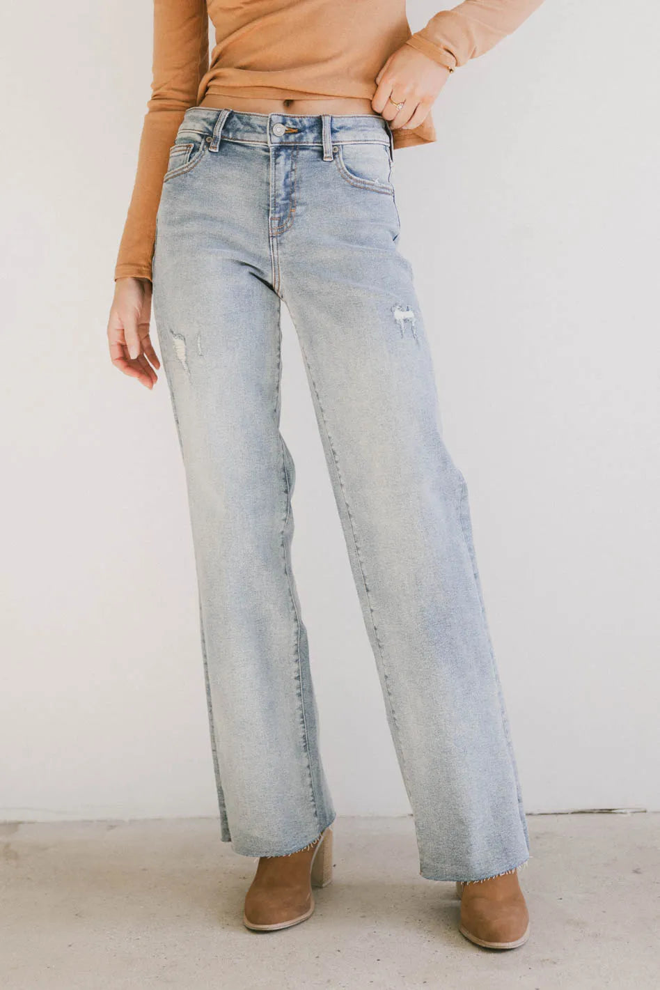 Straight leg pants in light wash
