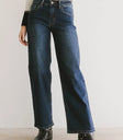 Straight legs denim in dark wash