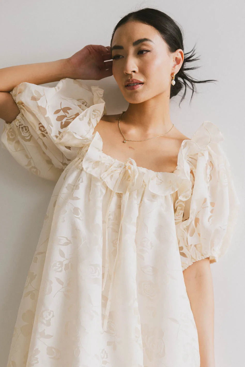 Puff sleeves dress in ivory