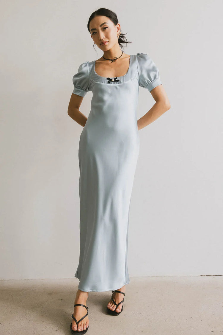 Plain color dress in light blue
