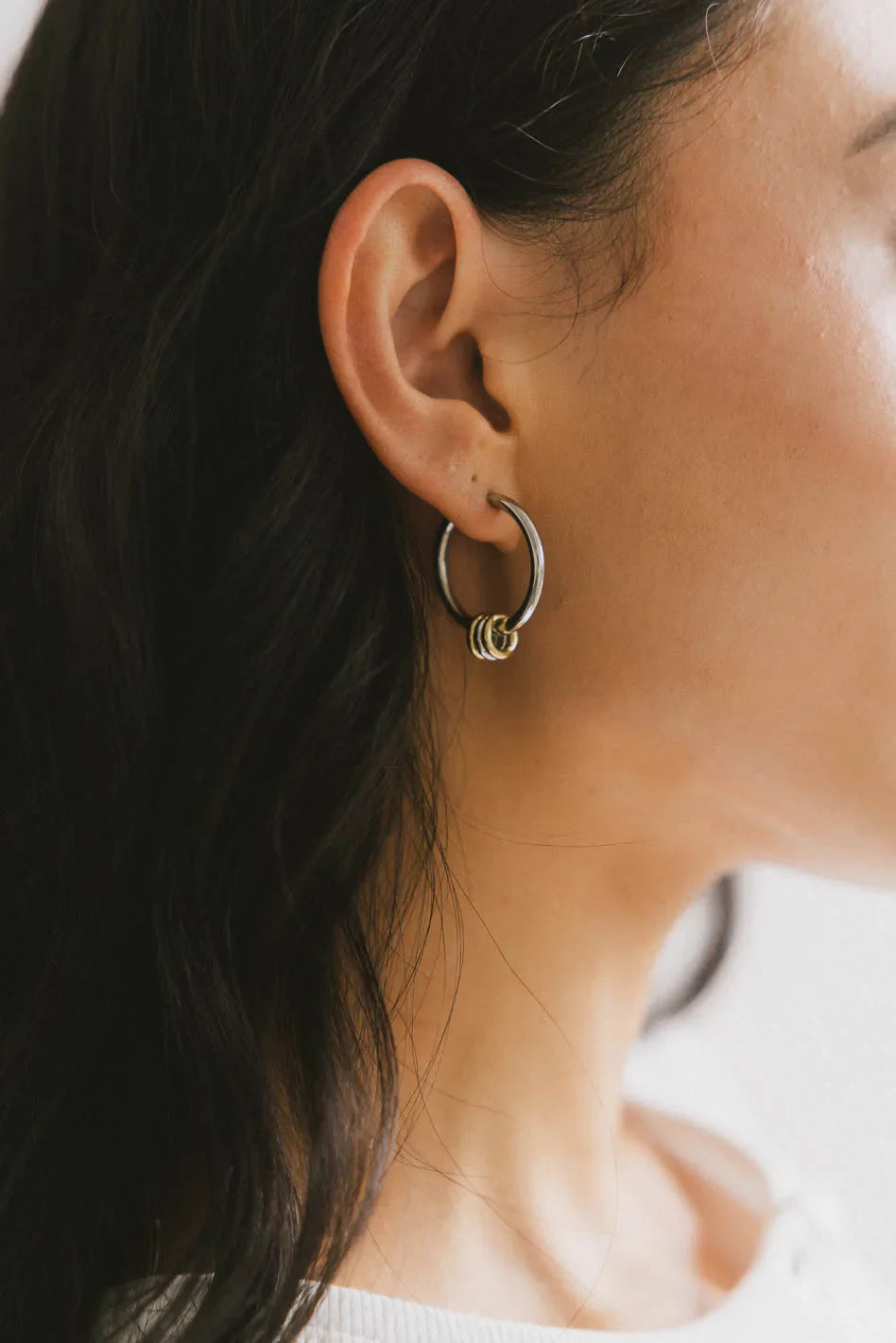 Round earrings in gold