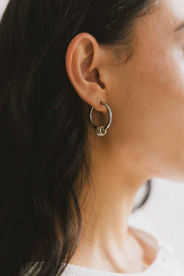 Round earrings in gold