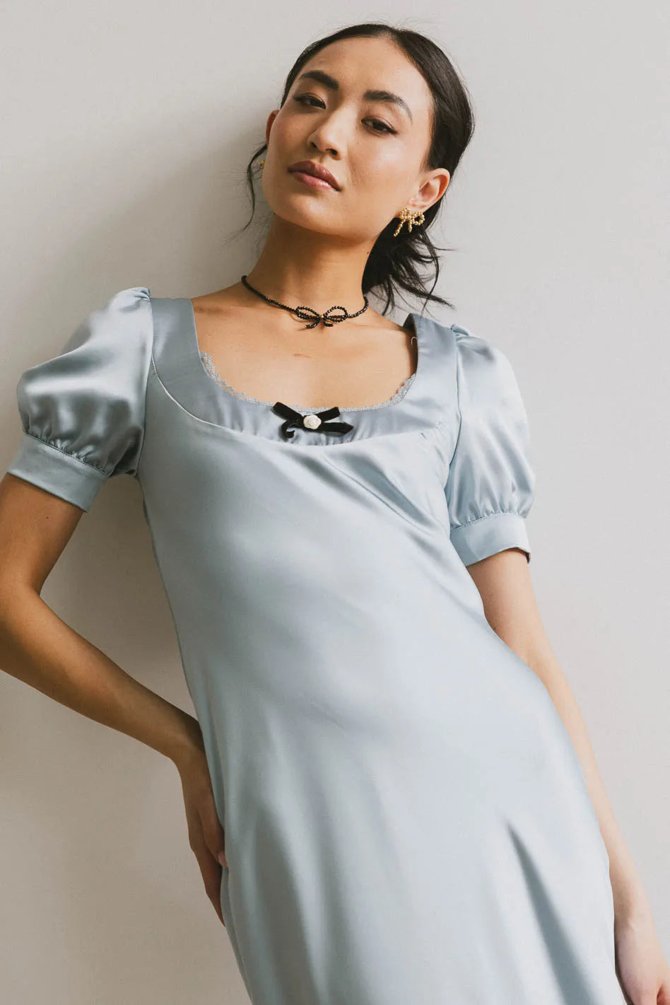 Round neck dress in light blue