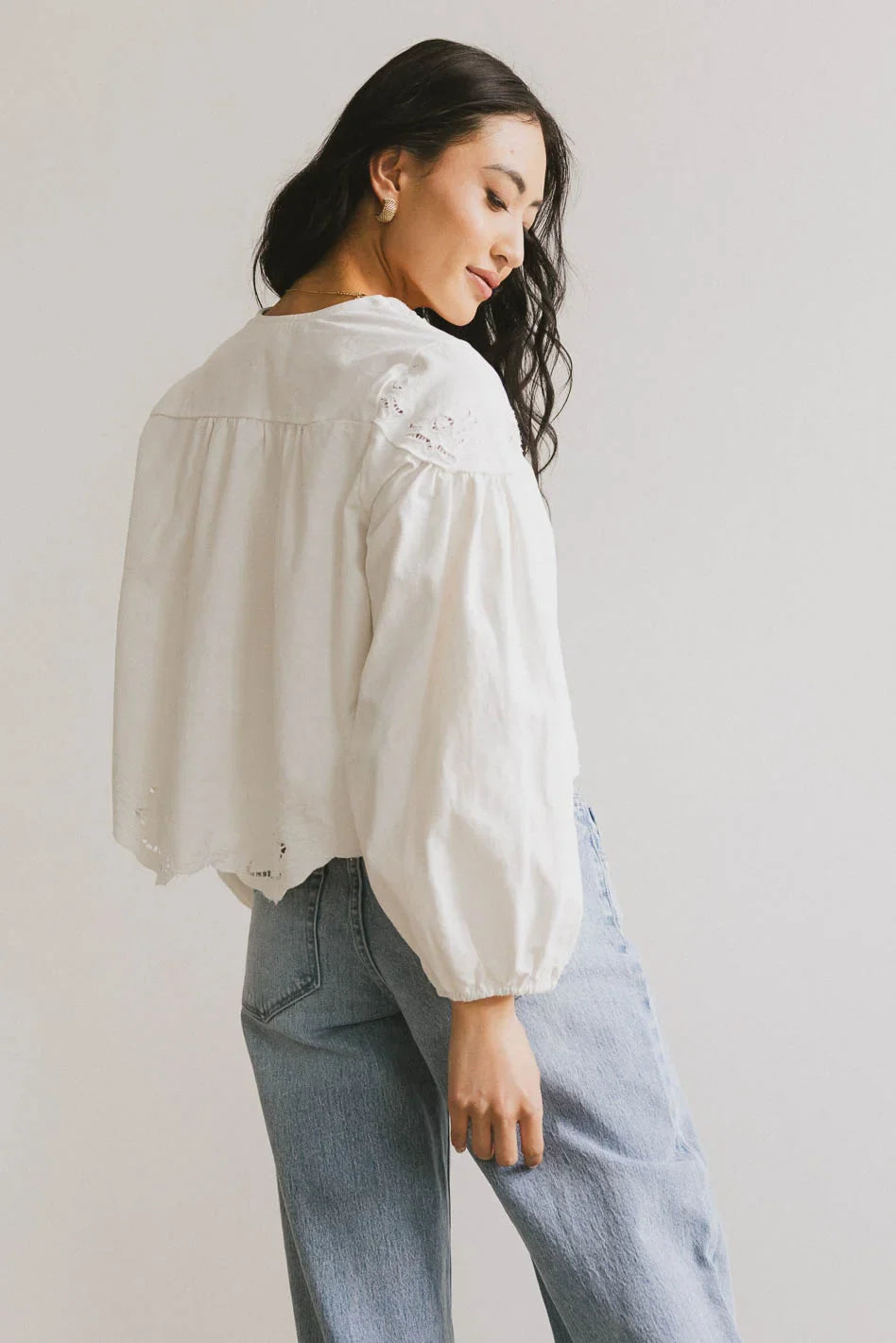 Plain color top in white