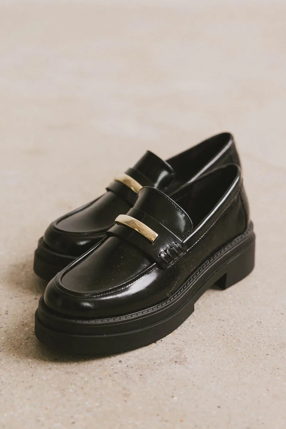 Platform loafers in black