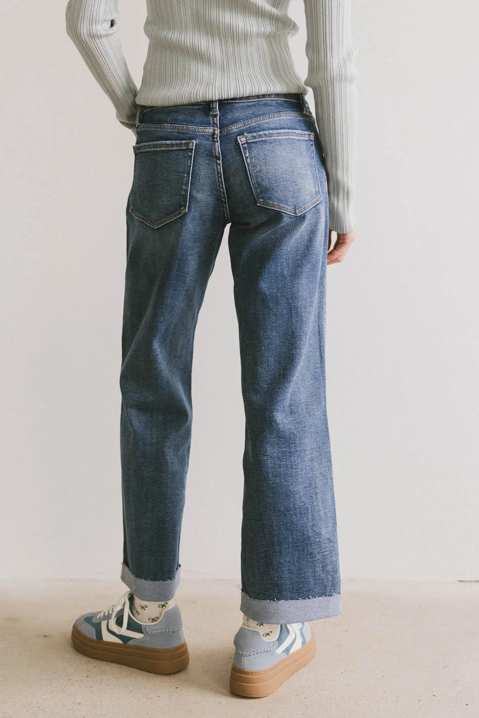 Two back pockets denim in medium wash