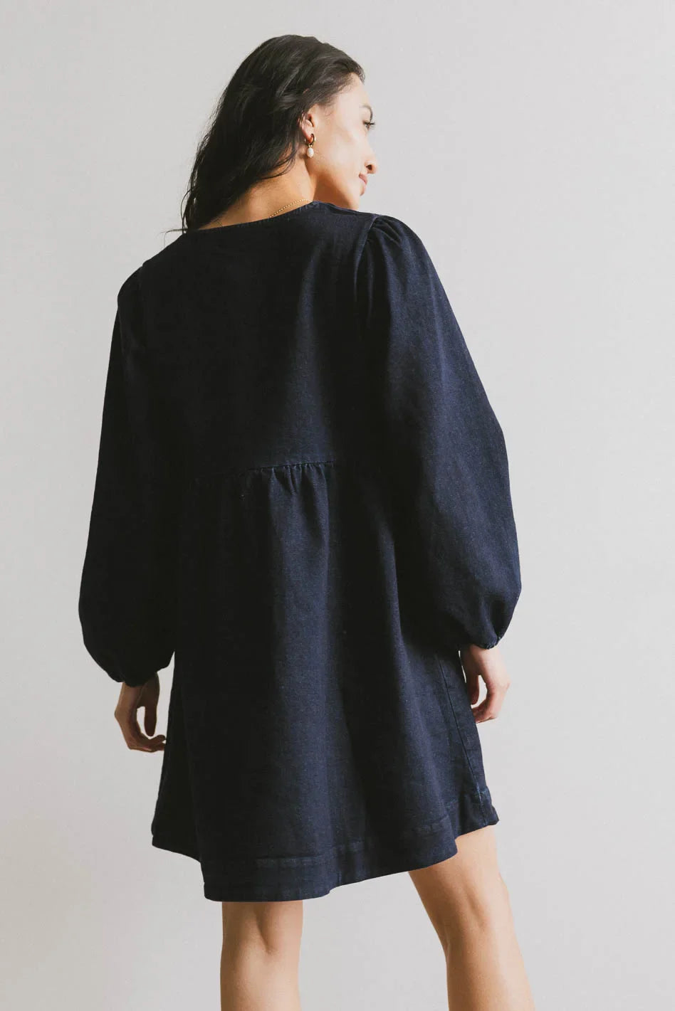 Plain color dress in dark wash