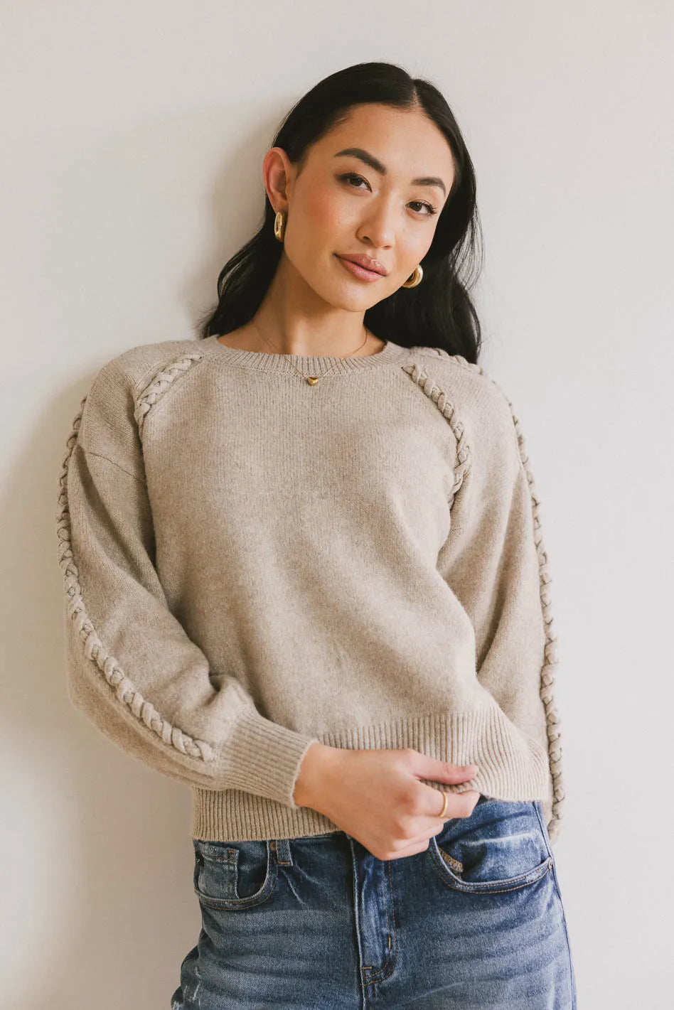 Round neck sweater in tan