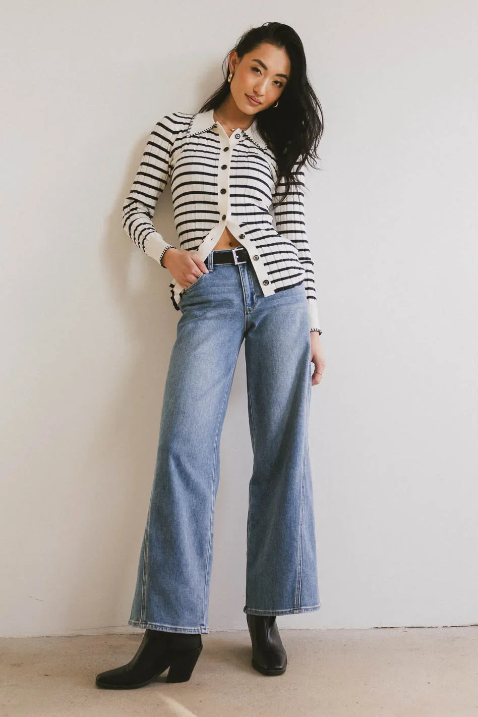 Two hand pockets wide legs in medio wash