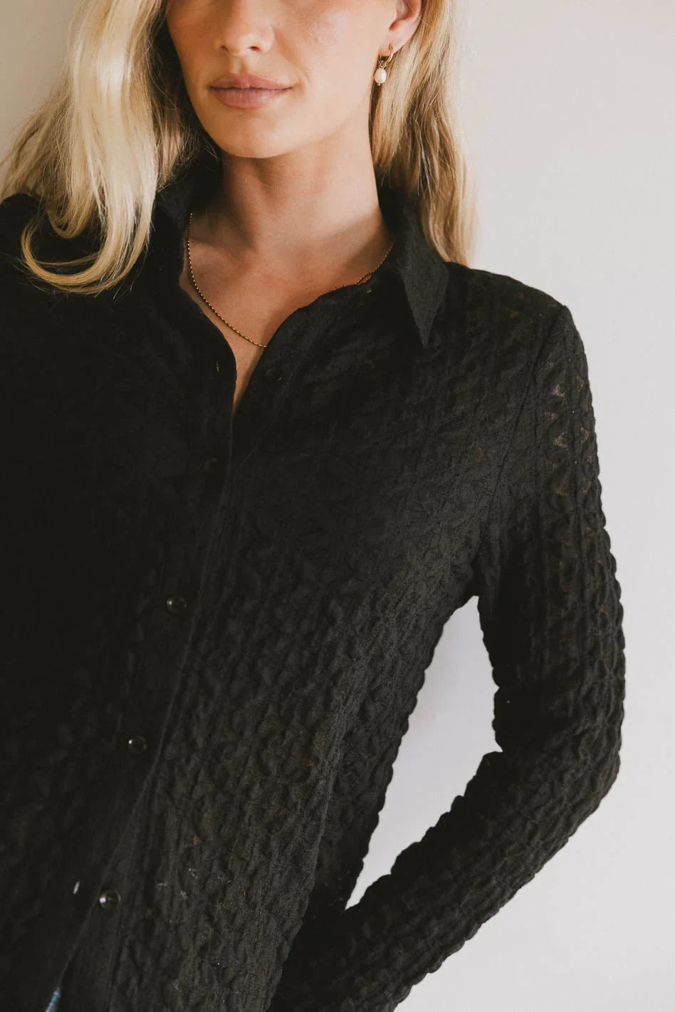 Plain color top in black