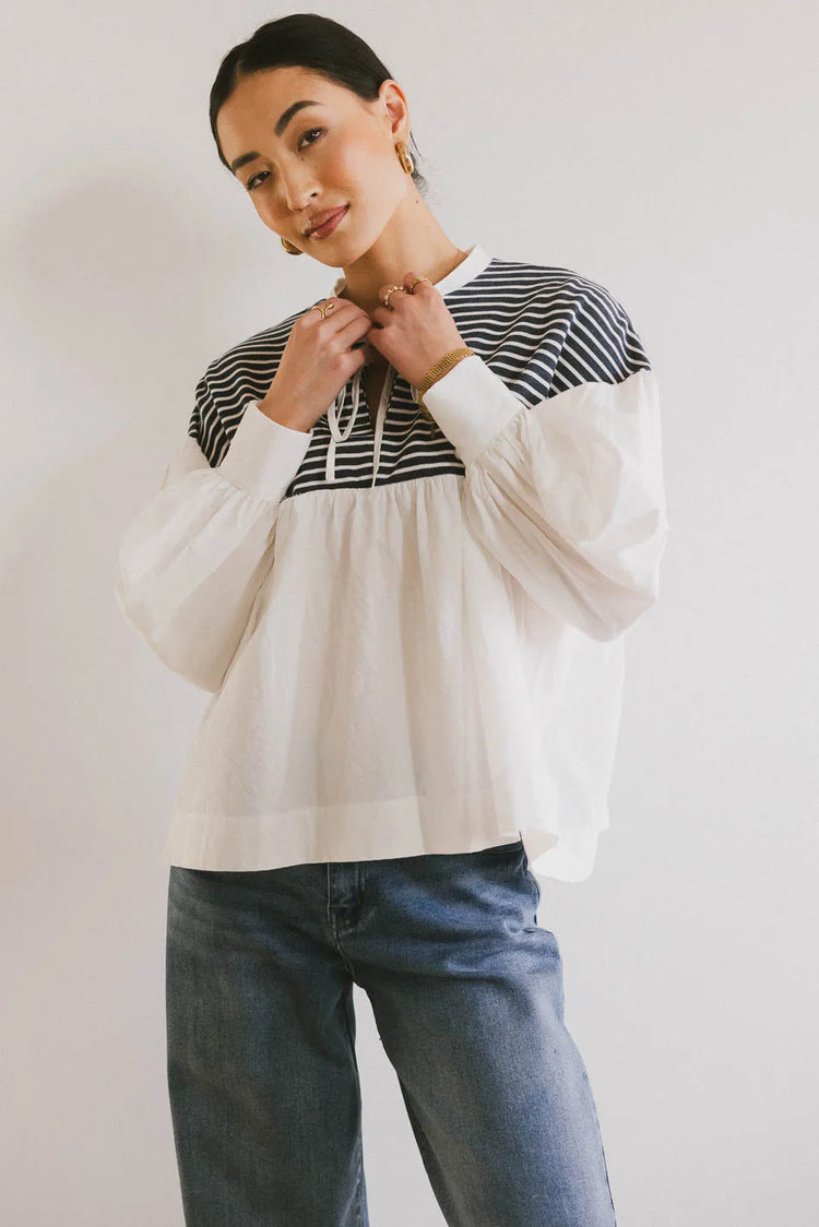 Round neck top in white