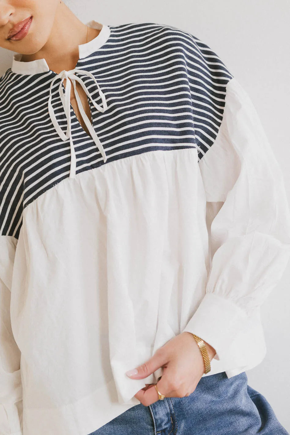 Round neck top in white