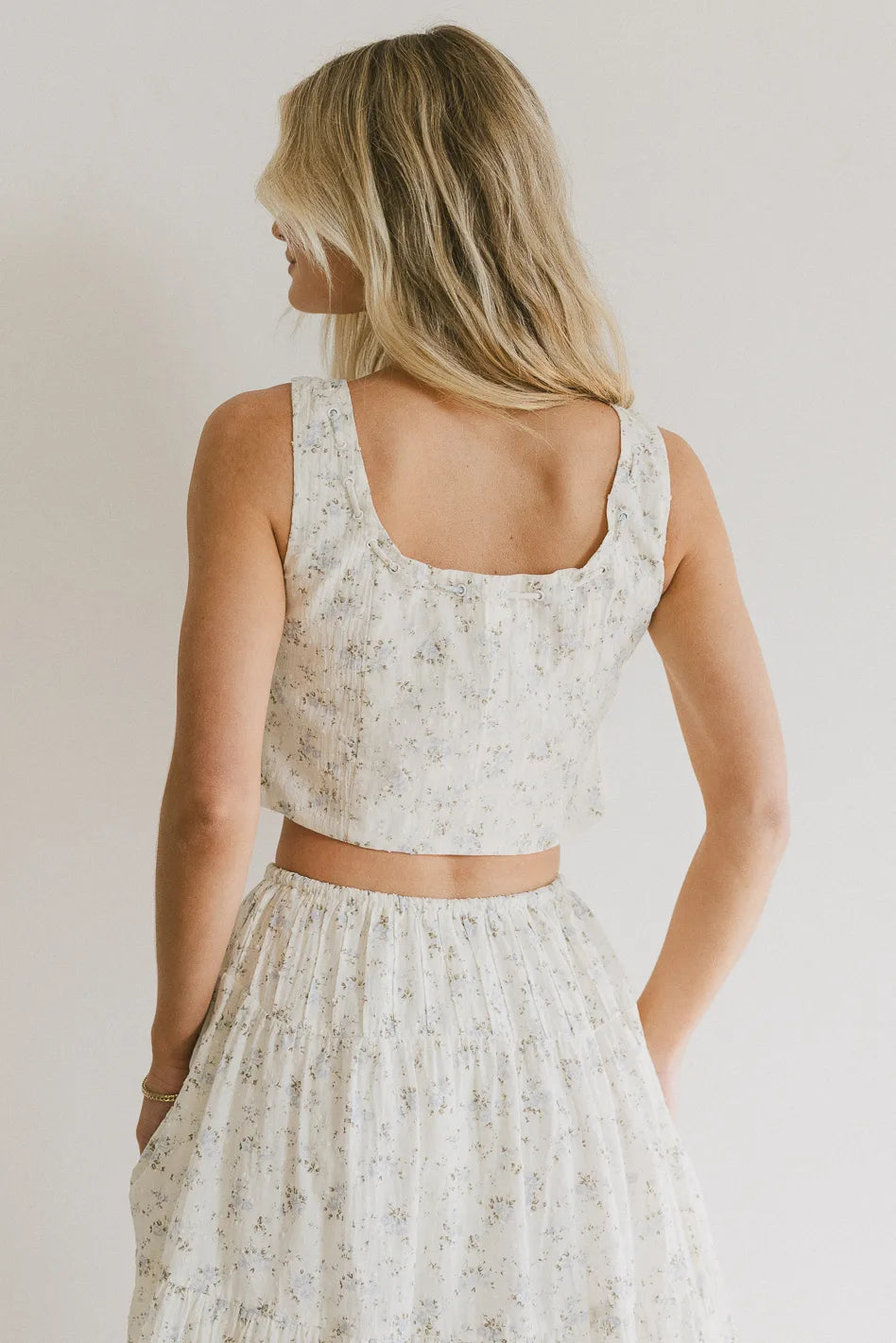 U-Neck top in white
