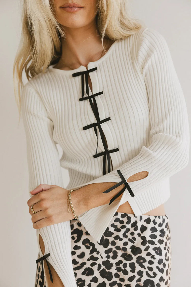 Ribbed bow top in white