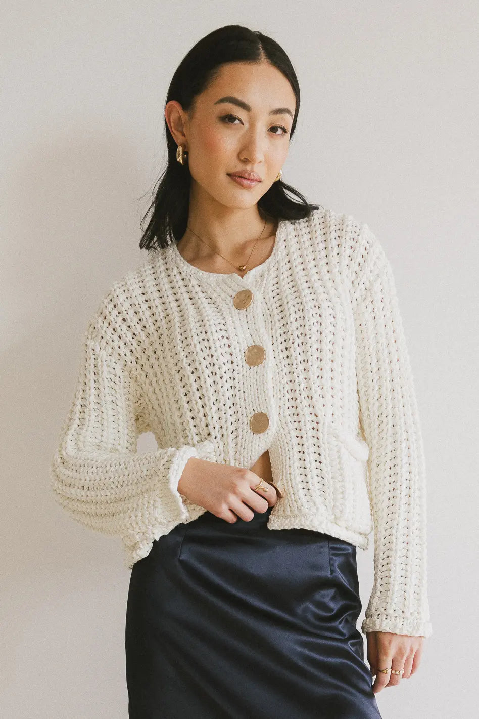 Round neck to in cream