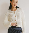 Round neck to in cream