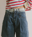 Two hand pockets denim in medium wash