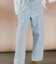 Elastic waist denim in light wash