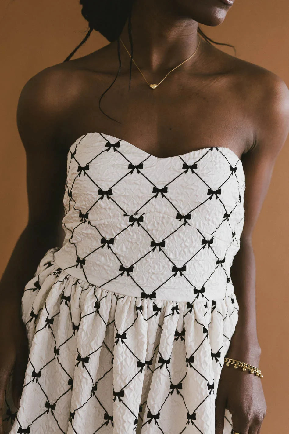 Sleeveless bow dress in cream