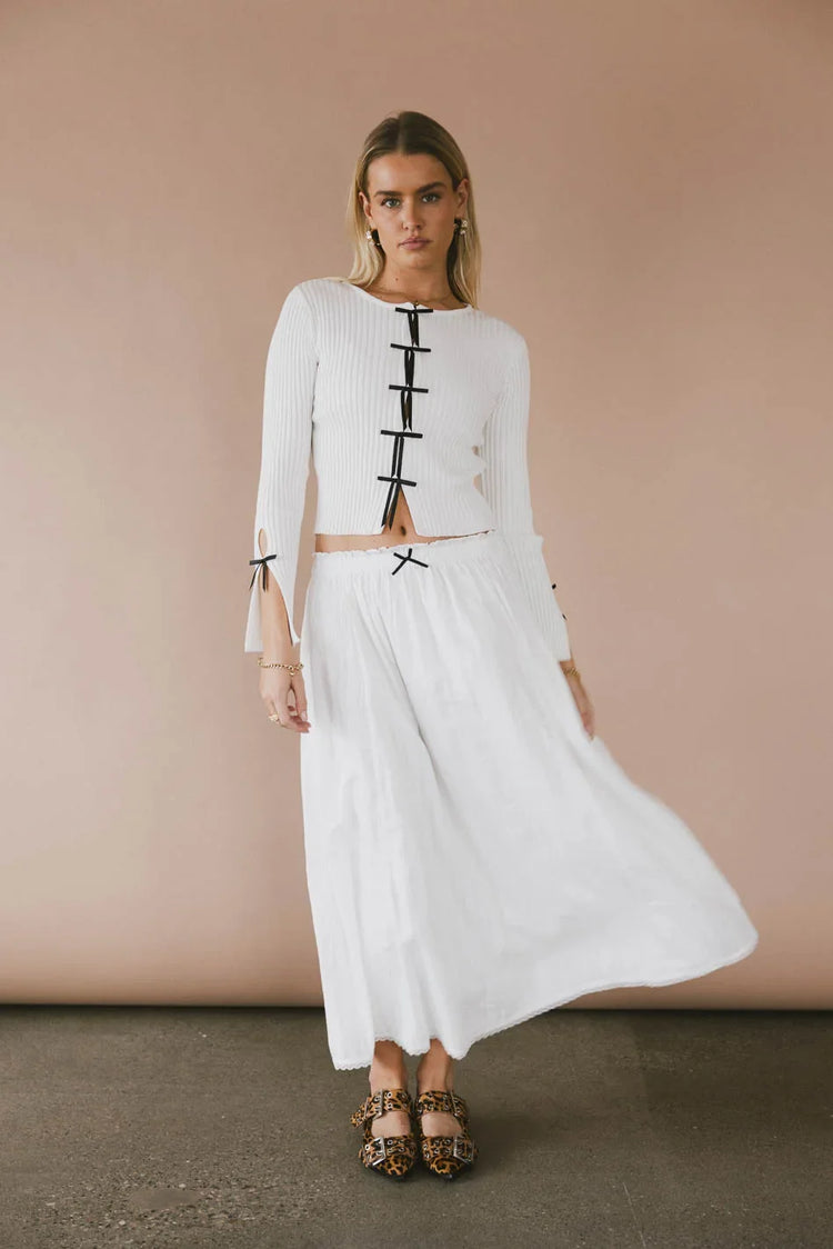 Black bows top in white