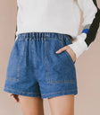 Two hand pockets denim shorts