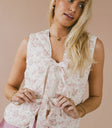Sleeveless vest in multi color