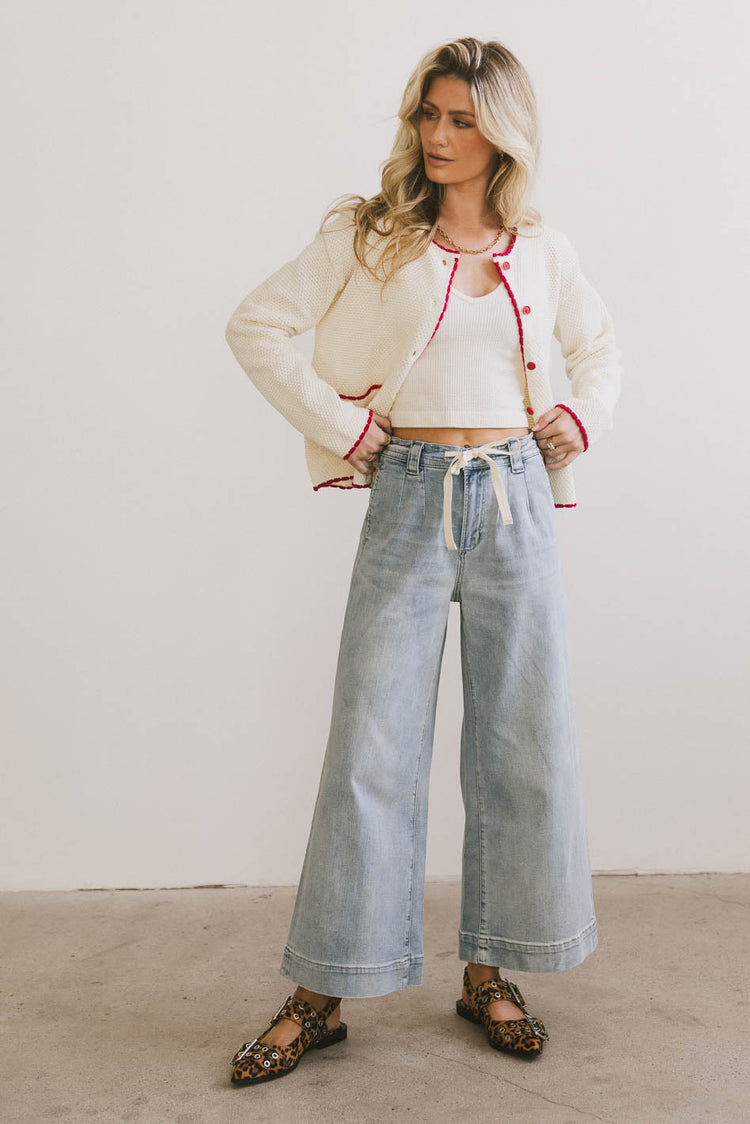 Wide legs in light wash