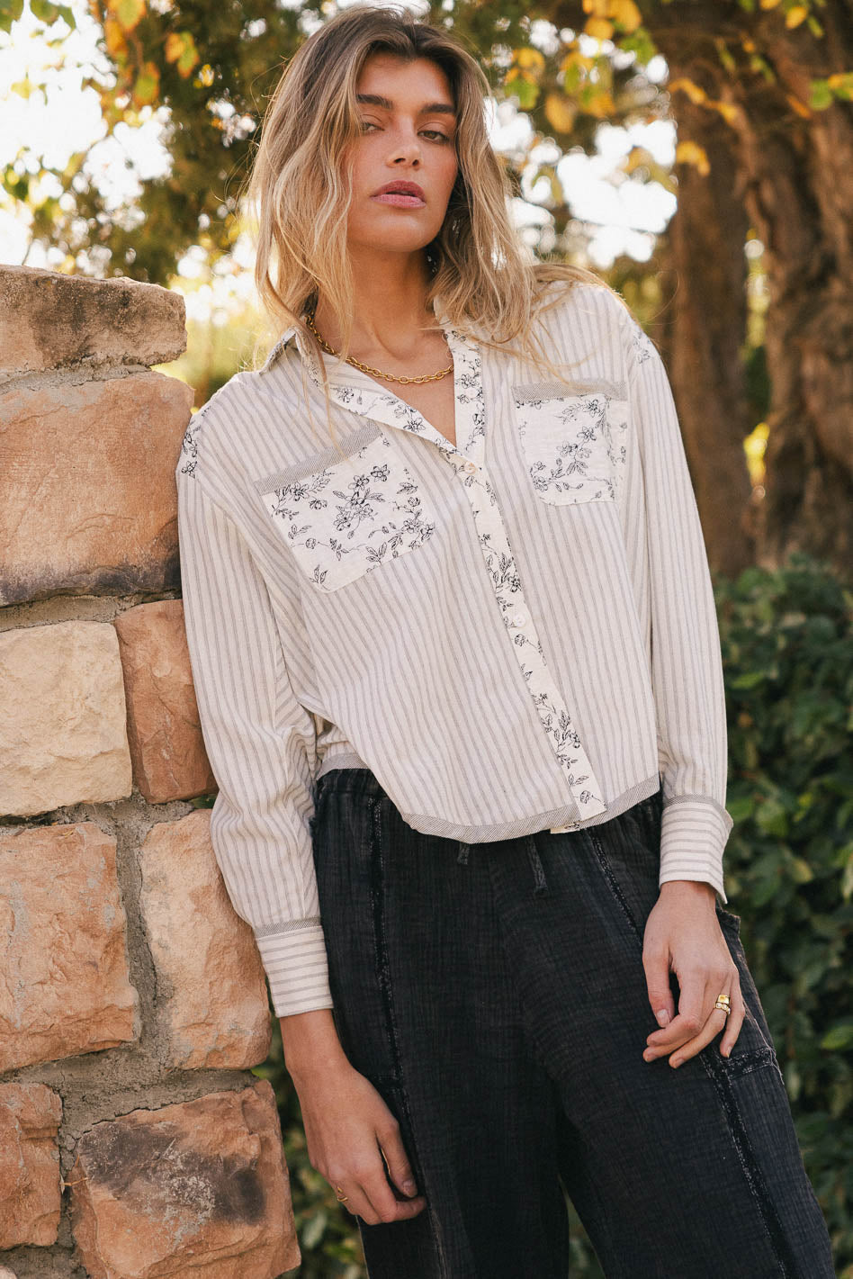 Two hand pockets floral blouse