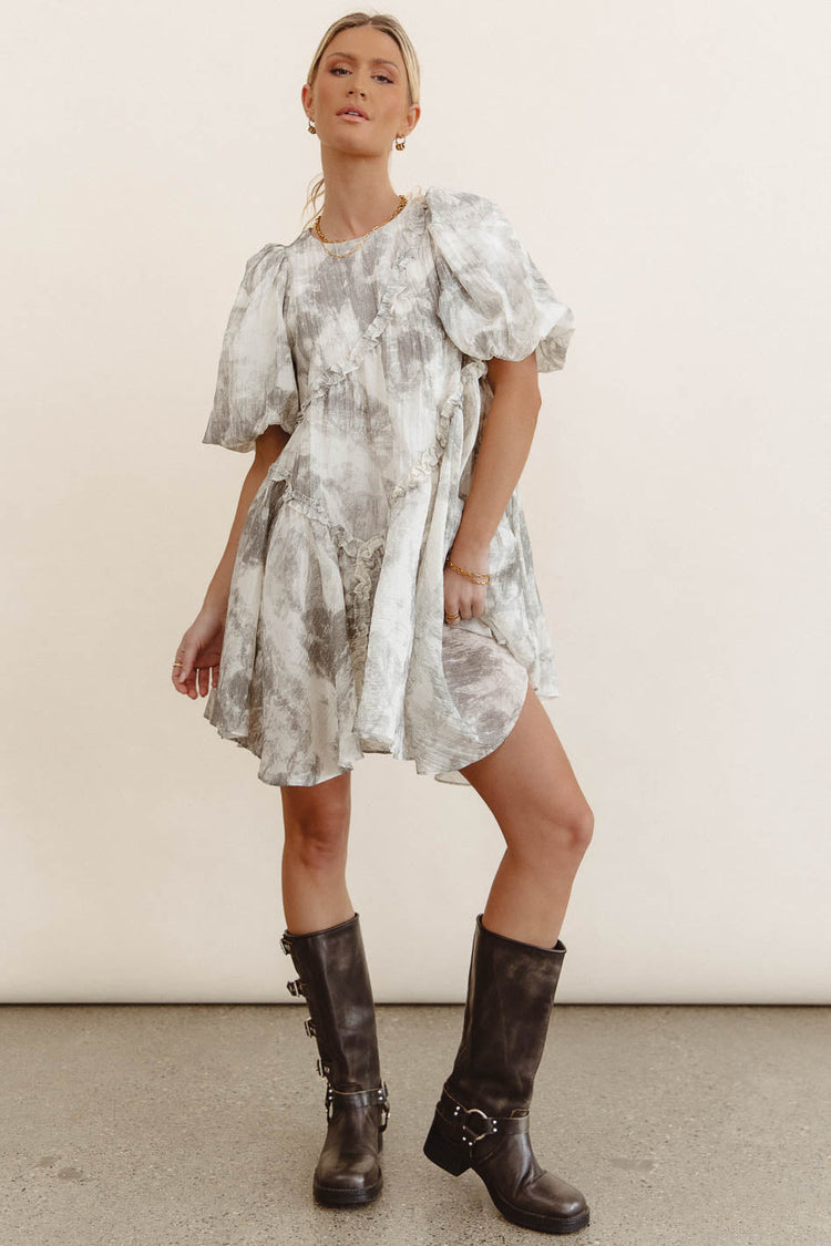 Round neck dress in black