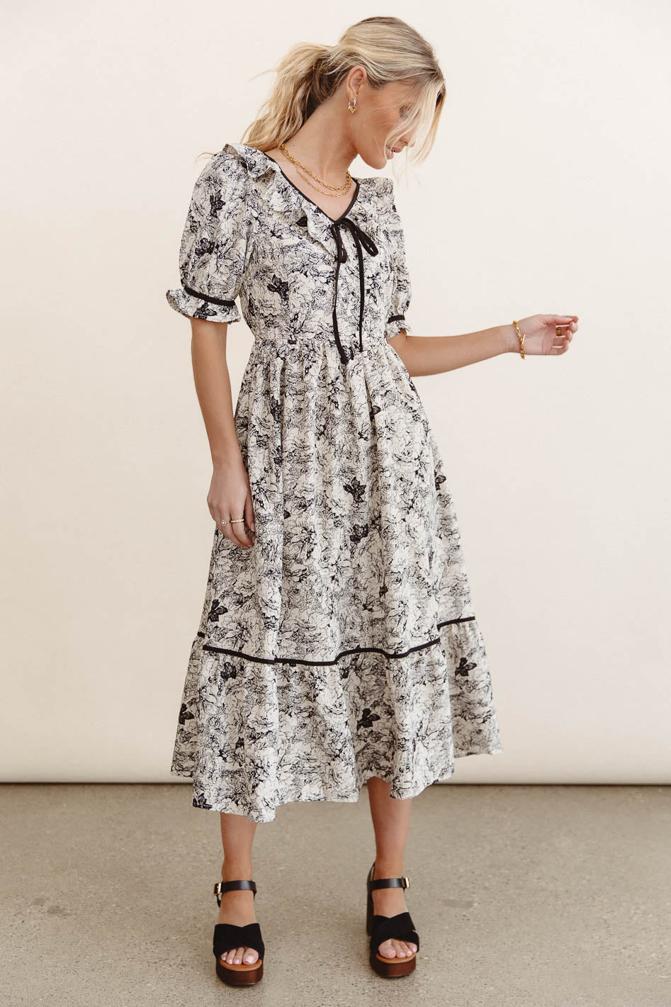 Short sleeves dress in black