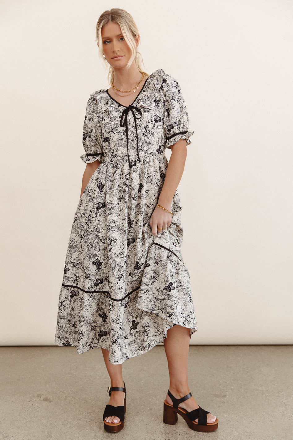 Midi dress in black