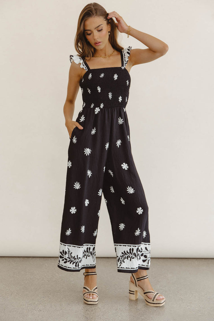 Straight legs jumpsuit in black