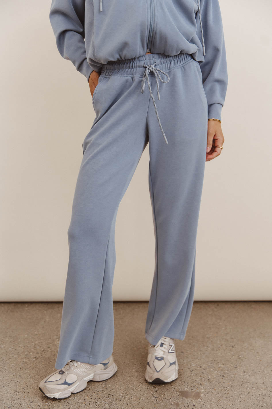 Elastic waist pants in blue