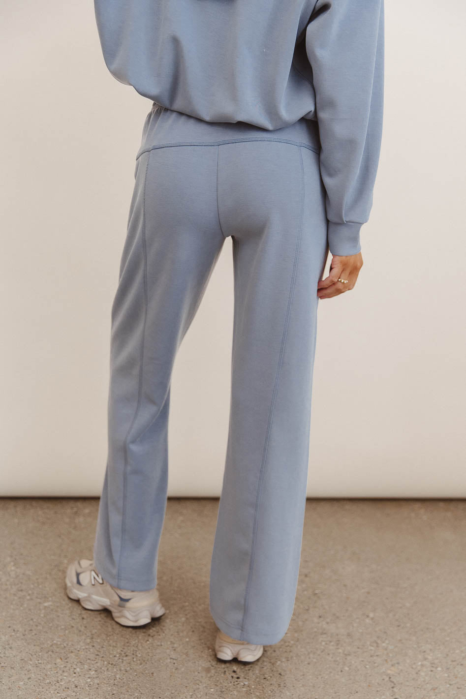 Plain color pants in blue