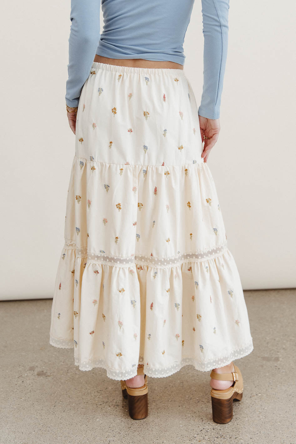 Tiered floral skirt in cream