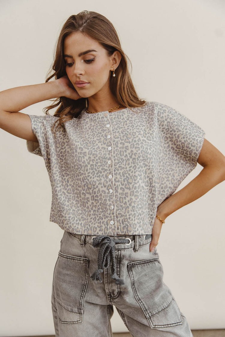 Round neck top in leopard print