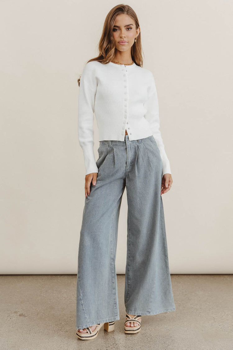 Ribbed hem top in white