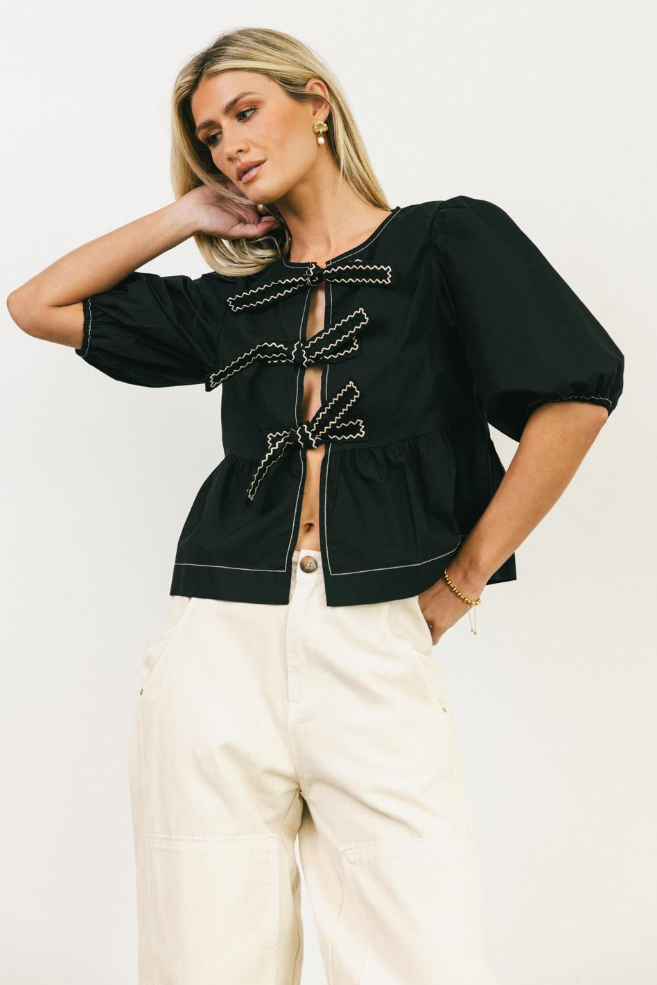 Short sleeves top in black
