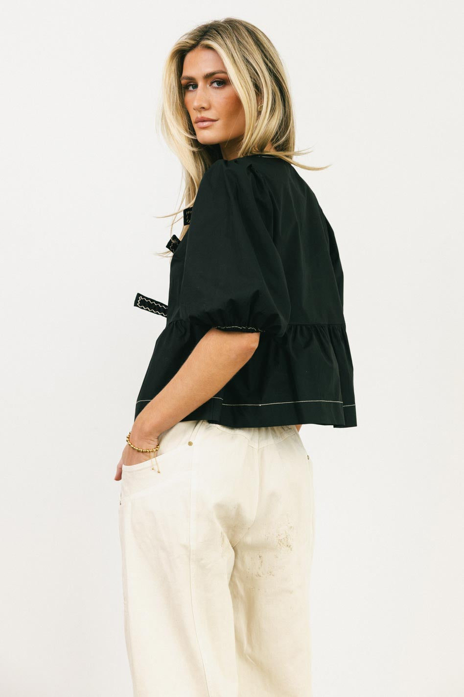 Plain color blouse in black